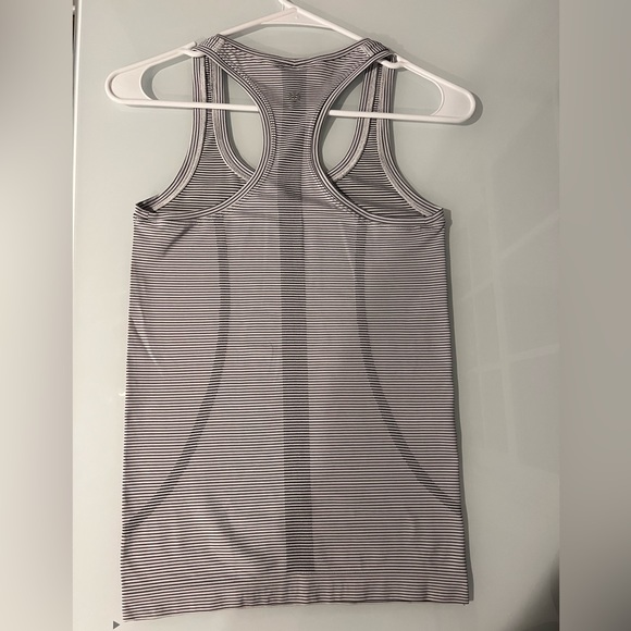 Lululemon Swiftly tech (size 2) - Picture 1 of 2